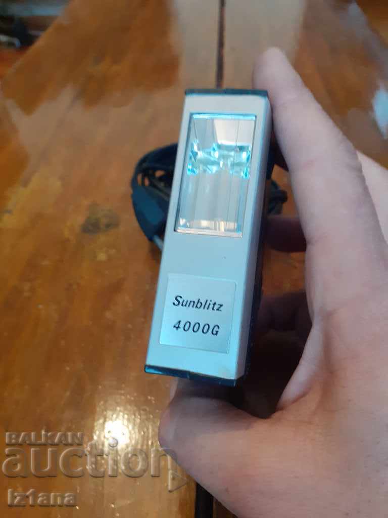 Old flash for Sunblitz camera with price 15.00 BGN | € 7.67 Old flash for Sunblitz camera with price 15.00 BGN | € 7.67