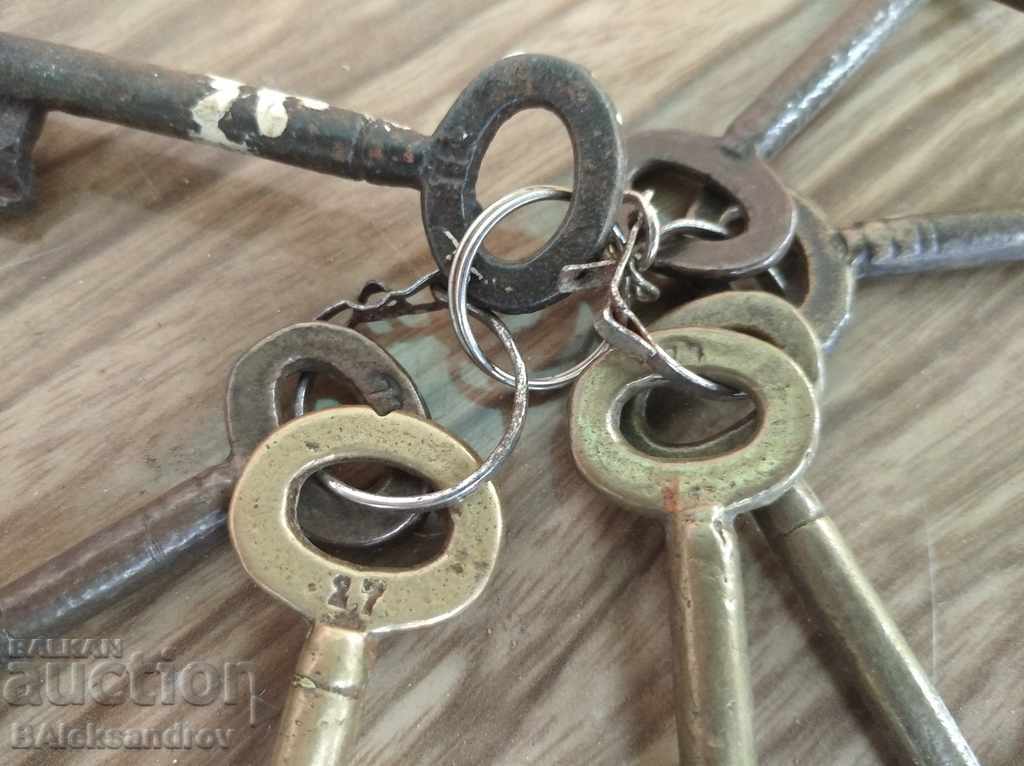Old brass keys with price 28.00 BGN | € 14.32
