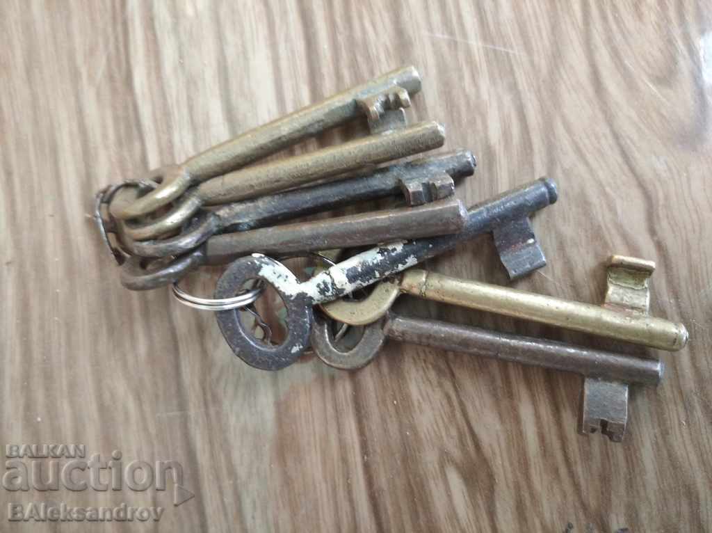 Auction  Old brass keys