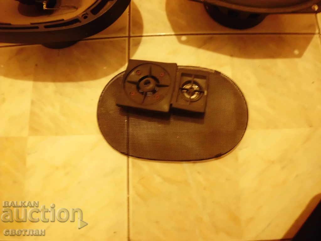 Auction TWO REAR COLUMNS Auction TWO REAR COLUMNS