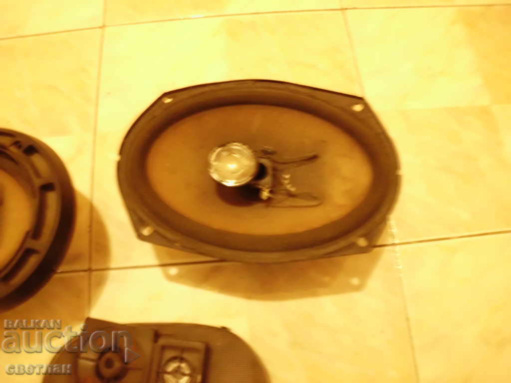 TWO REAR COLUMNS - 5 TWO REAR COLUMNS - 5