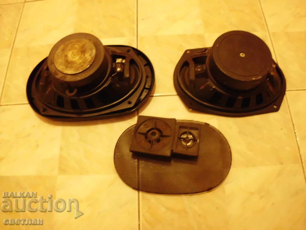 TWO REAR COLUMNS - 6 TWO REAR COLUMNS - 6