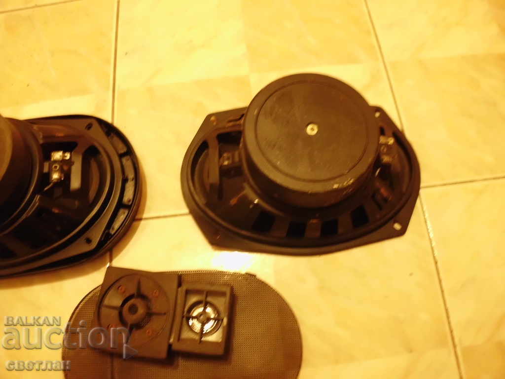 TWO REAR COLUMNS - 7 TWO REAR COLUMNS - 7