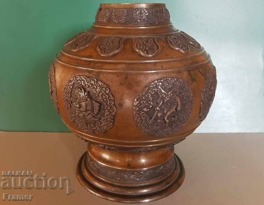 200th anniversary - 18th century collector's Chinese bronze vase
