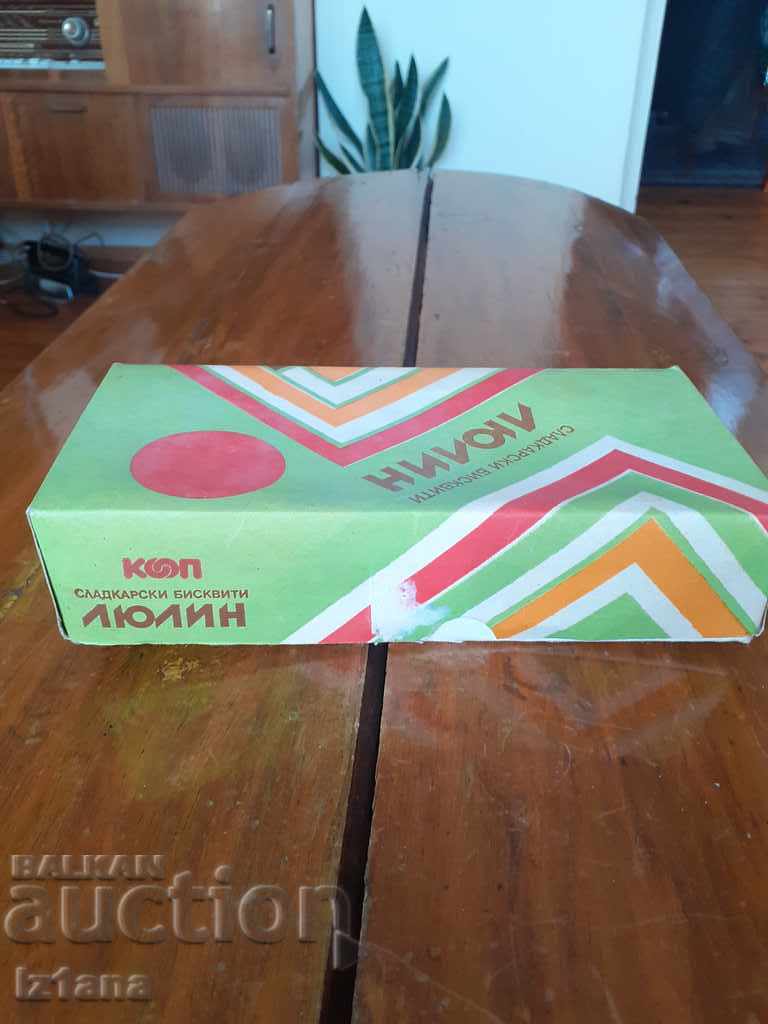 Delivery of Old Lyulin biscuit box Delivery of Old Lyulin biscuit box