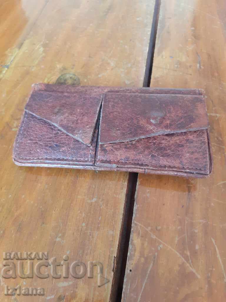 An old leather purse with price 18.00 BGN | € 9.20 An old leather purse with price 18.00 BGN | € 9.20