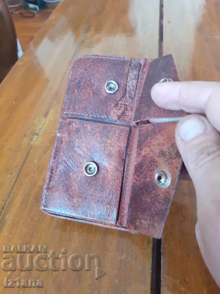 Auction An old leather purse Auction An old leather purse