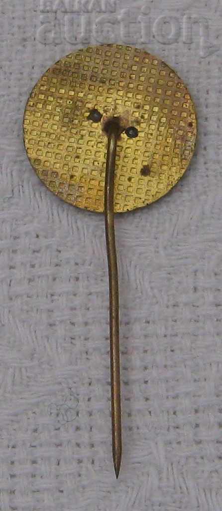 Auction  RUNNING RELAY LION PLOVDIV ATHLETICS 1990 BADGE