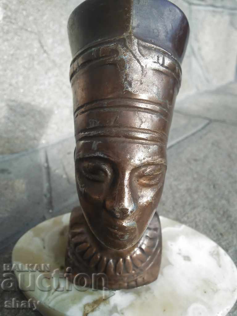 Παράδοση Αιγυπτιακό αγαλματίδιο. Νεφερτίτι.