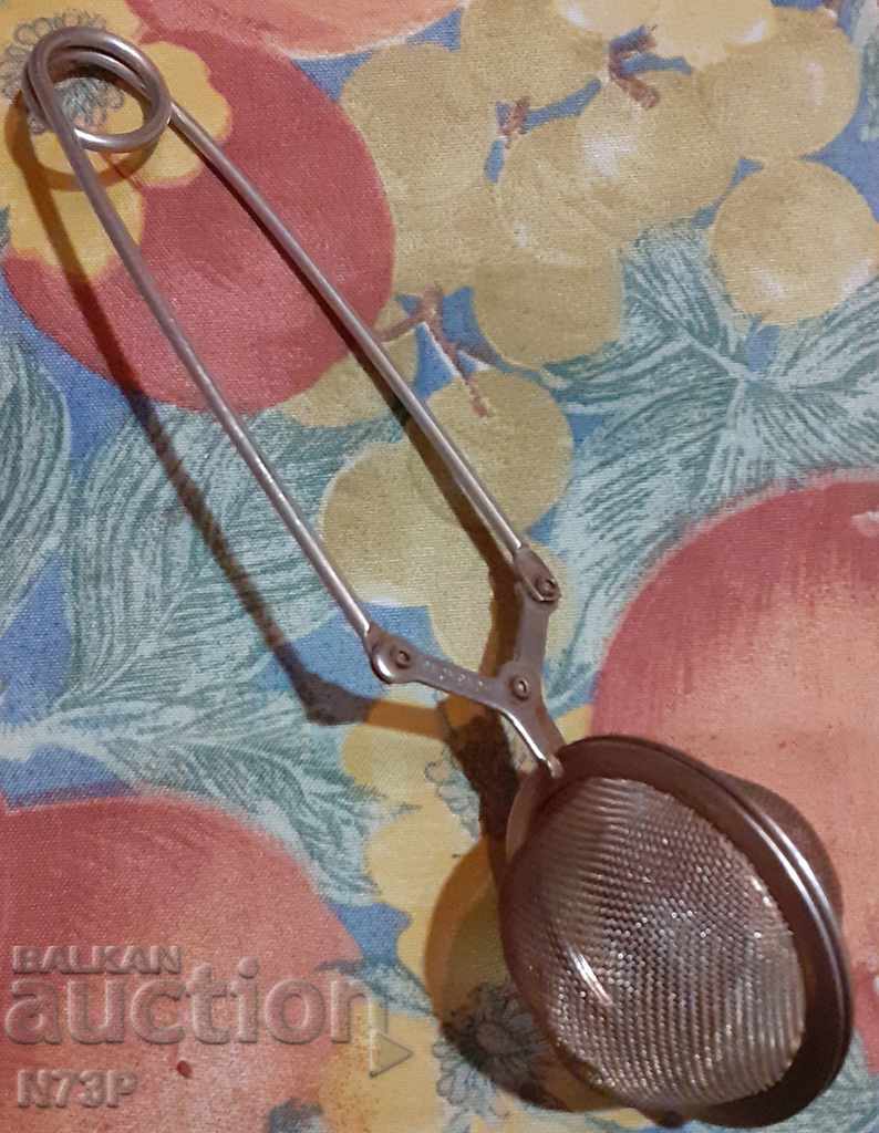 OLD TEA DRAIN. PLIERS .. MADE IN HONG KONG .. with price 6.00 BGN | € 3.07 OLD TEA DRAIN. PLIERS .. MADE IN HONG KONG .. with price 6.00 BGN | € 3.07