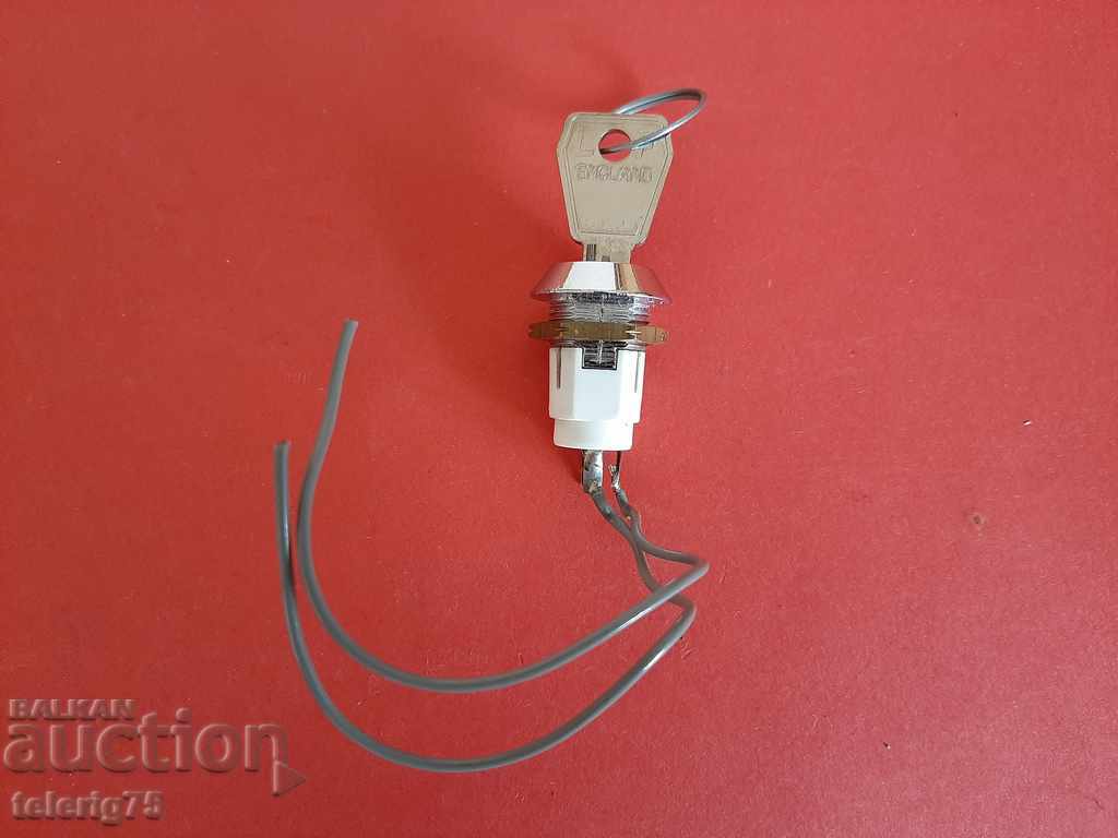 English Electric Switch 5A, 220V-1HO + 1NZ contacts with price 15.00 BGN | € 7.67 English Electric Switch 5A, 220V-1HO + 1NZ contacts with price 15.00 BGN | € 7.67