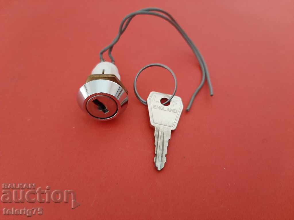 Английски Електрически  Ключ 5А,220V-1HO+1НЗ контакти