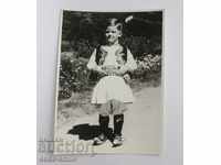 Стара снимка фотография Цар Симеон като дете с народна носия