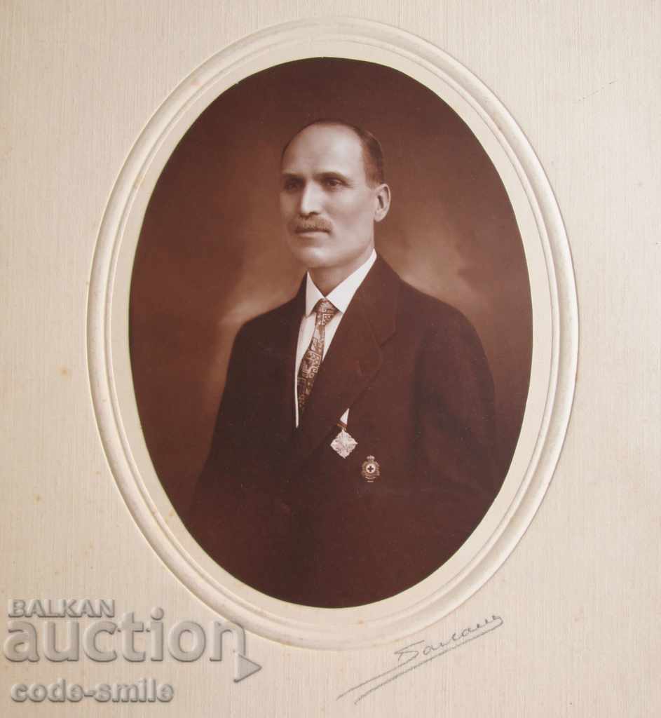 Old photo photograph of a doctor with the Order of the Kingdom of Bulgaria with price 60.00 BGN | € 30.68 Old photo photograph of a doctor with the Order of the Kingdom of Bulgaria with price 60.00 BGN | € 30.68