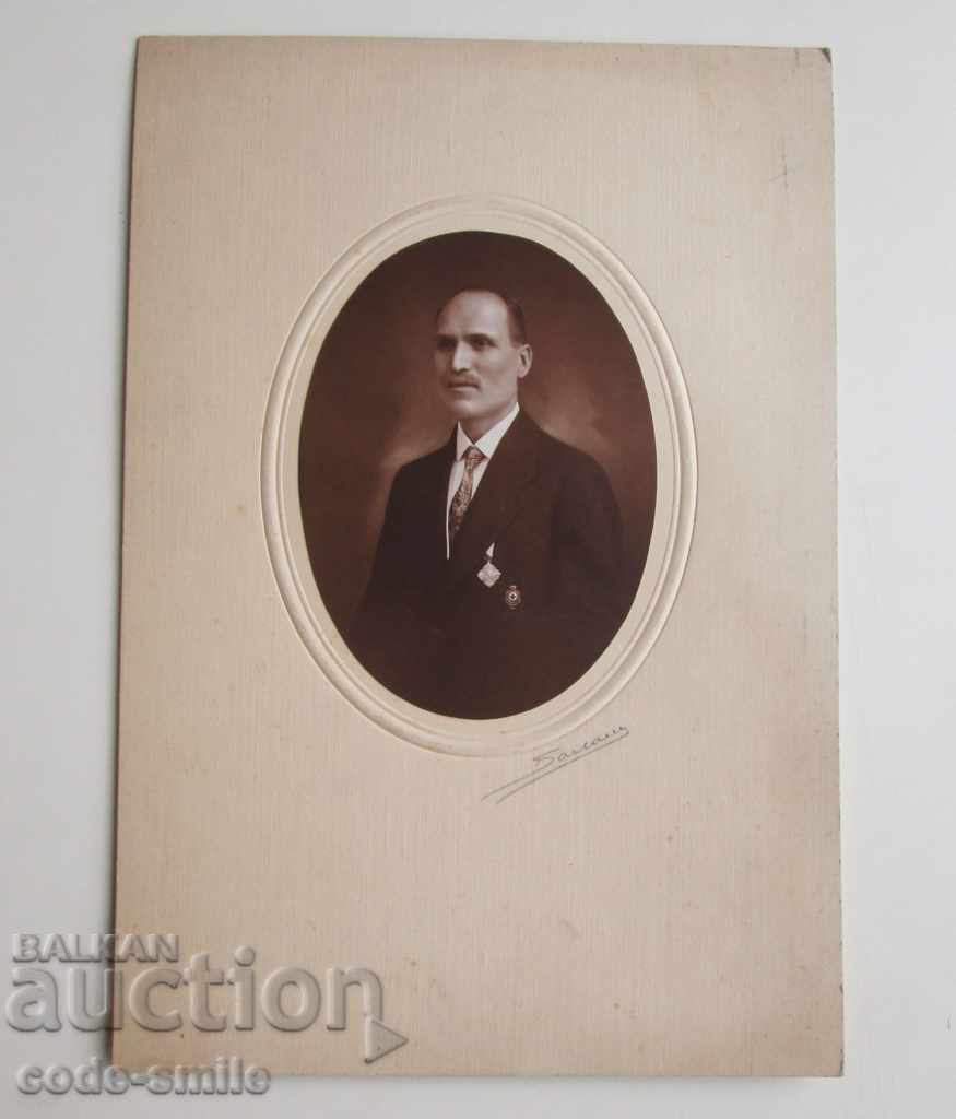 Стара снимка фотография на лекар с орден Царство България