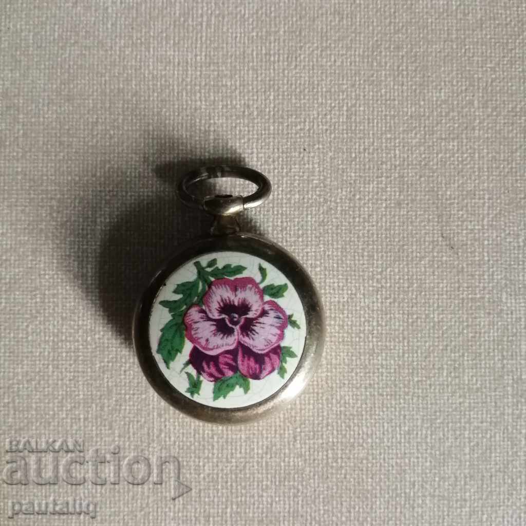 WOMEN'S WATCH ROYAL JEWELERY JEWELERY with price 15.00 BGN | € 7.67 WOMEN'S WATCH ROYAL JEWELERY JEWELERY with price 15.00 BGN | € 7.67