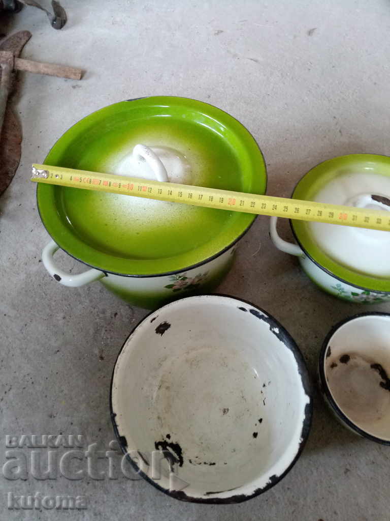 Old enameled dishes, enameled pot with price 24.99 BGN | € 12.78 Old enameled dishes, enameled pot with price 24.99 BGN | € 12.78