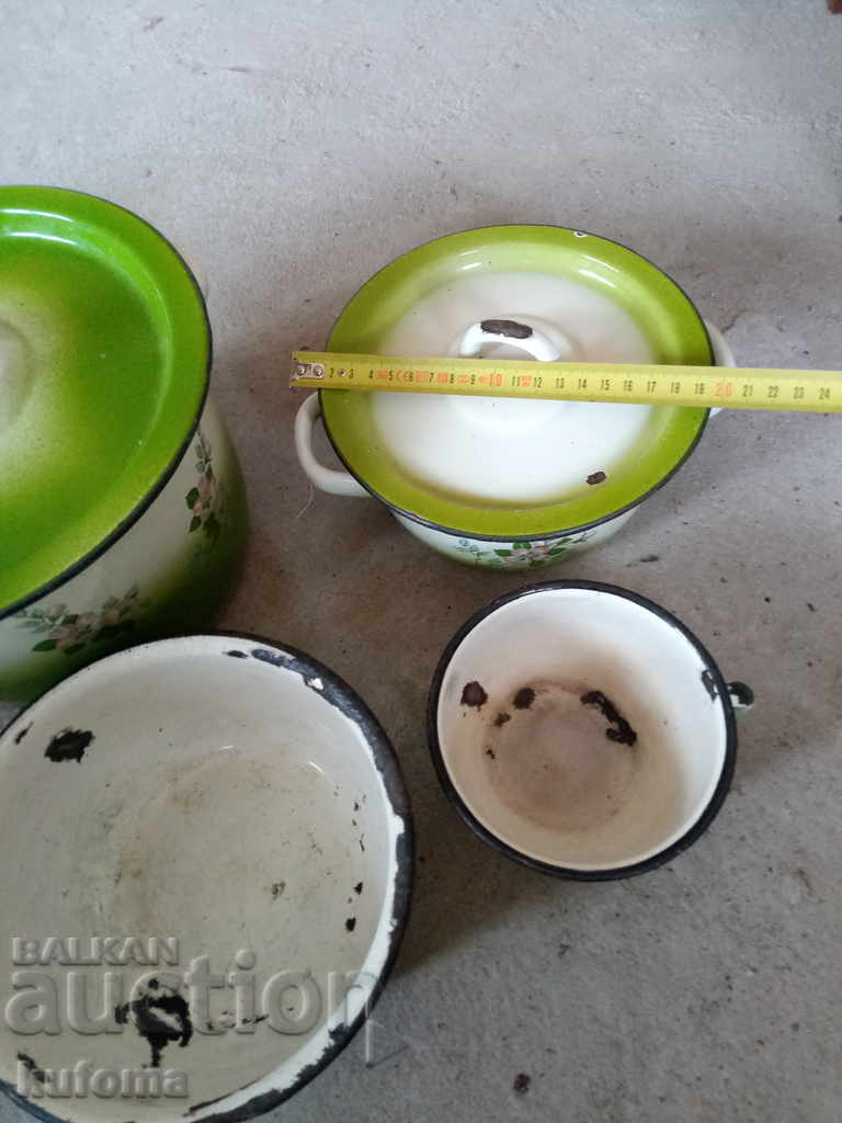 Auction Old enameled dishes, enameled pot Auction Old enameled dishes, enameled pot