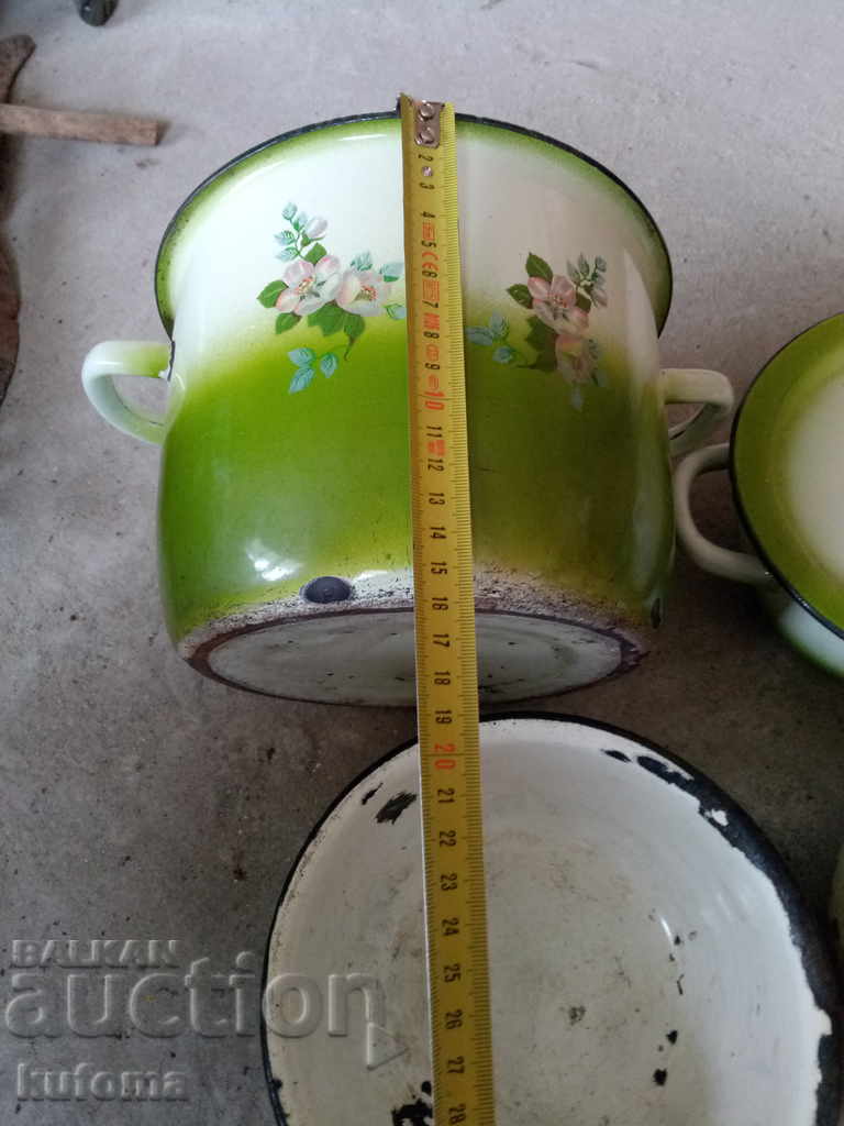 Delivery of Old enameled dishes, enameled pot Delivery of Old enameled dishes, enameled pot