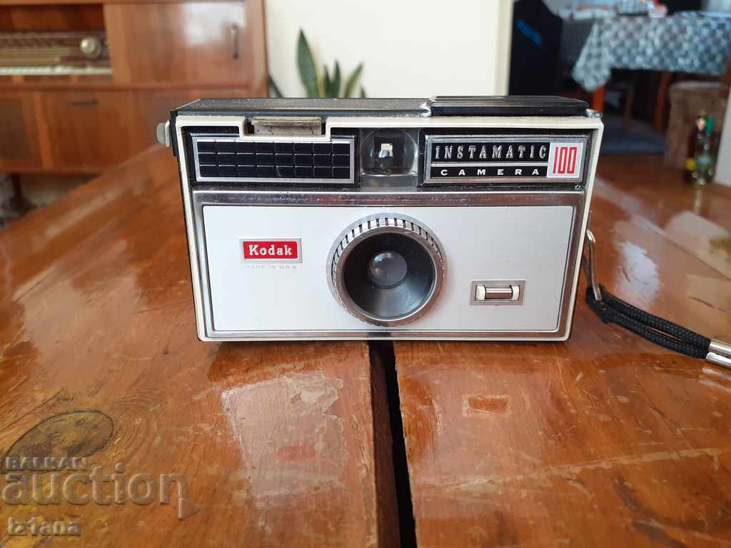 Kodak Instematic Camera 100 with price 30.00 BGN | € 15.34 Kodak Instematic Camera 100 with price 30.00 BGN | € 15.34