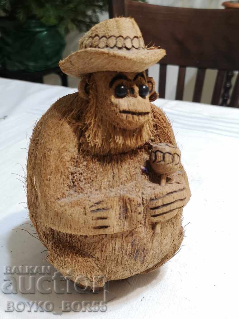 Αρχαία φιγούρα μαϊμού φτιαγμένη από καρύδα