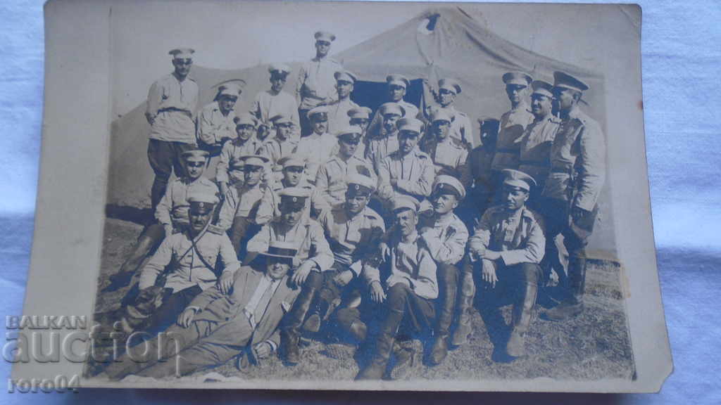 Παράδοση ΓΡΑΦΕΙΟΙ - ΣΤΡΑΤΙΩΤΕΣ - Σκηνή - Πολίτες Παράδοση ΓΡΑΦΕΙΟΙ - ΣΤΡΑΤΙΩΤΕΣ - Σκηνή - Πολίτες