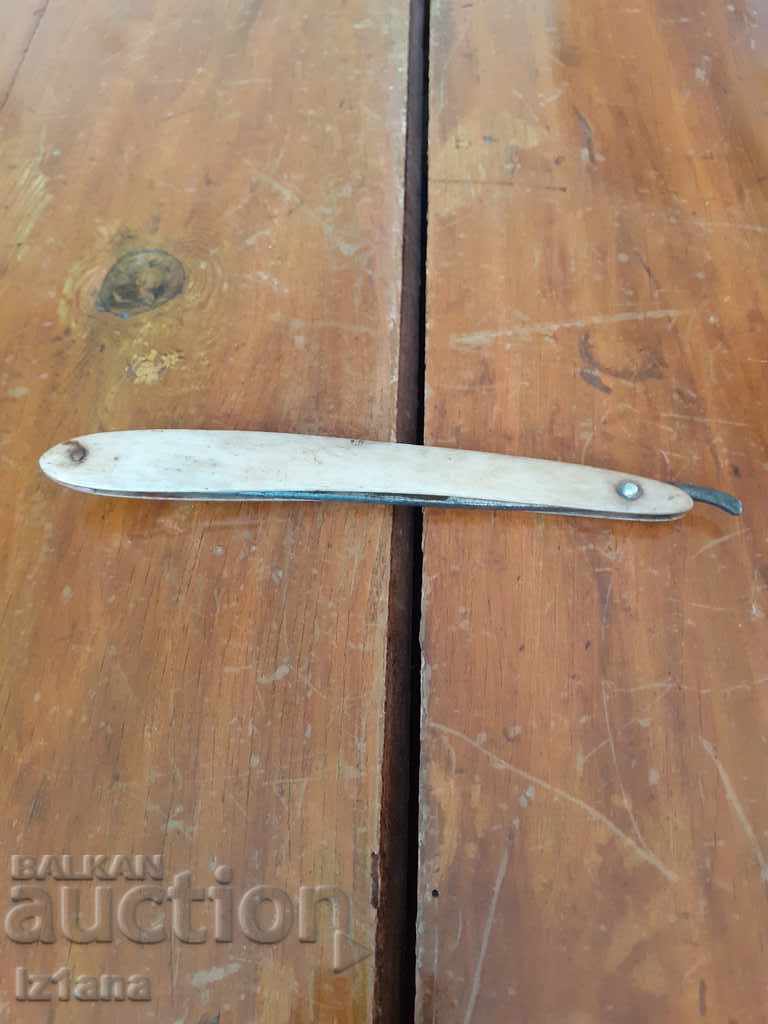 Old razor Jahenchels Solingen Zwillingswerk with price 60.00 BGN | € 30.68 Old razor Jahenchels Solingen Zwillingswerk with price 60.00 BGN | € 30.68