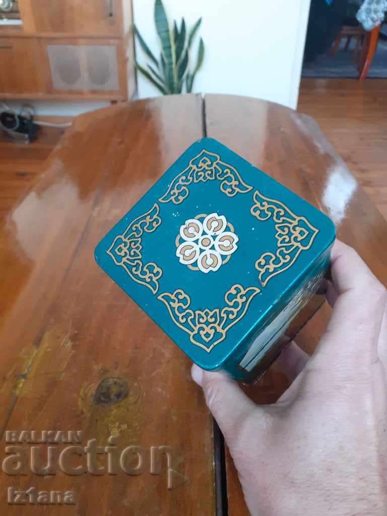 Παράδοση Παλιά μεταλλικό κουτί Παράδοση Παλιά μεταλλικό κουτί