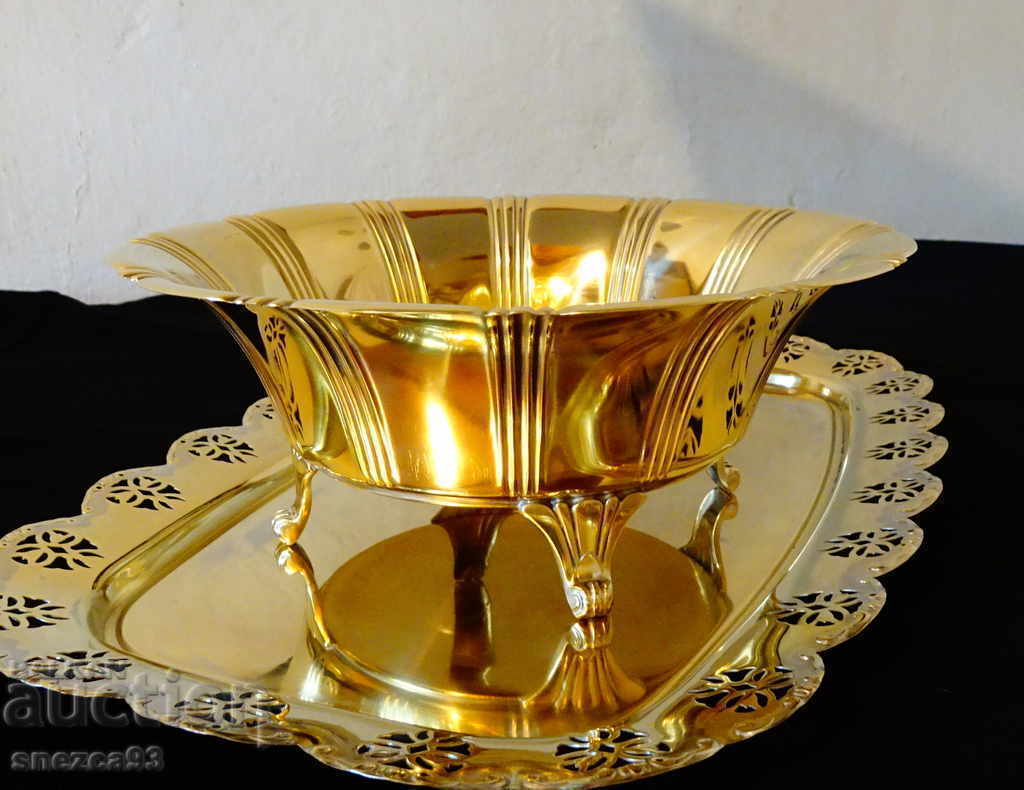 English bronze salad bowl, fruit bowl, secession with price 99.00 BGN | € 50.62 English bronze salad bowl, fruit bowl, secession with price 99.00 BGN | € 50.62