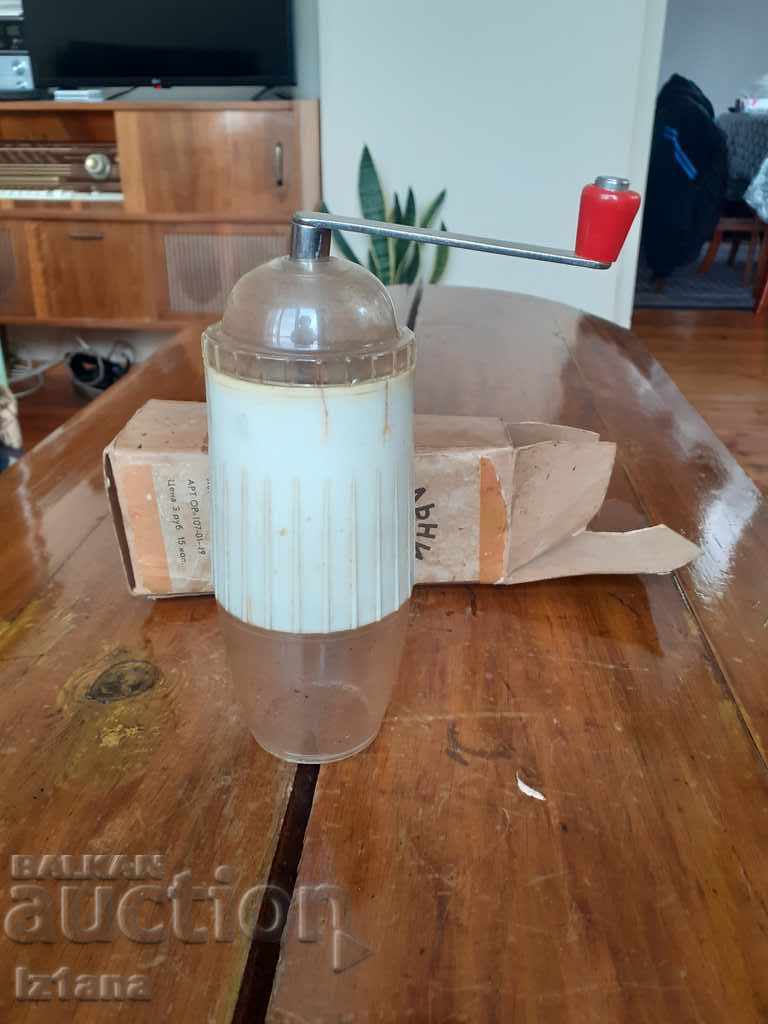 Old coffee grinder, grinder, coffee grinder with price 18.00 BGN | € 9.20 Old coffee grinder, grinder, coffee grinder with price 18.00 BGN | € 9.20