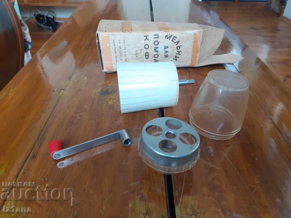 Delivery of Old coffee grinder, grinder, coffee grinder Delivery of Old coffee grinder, grinder, coffee grinder
