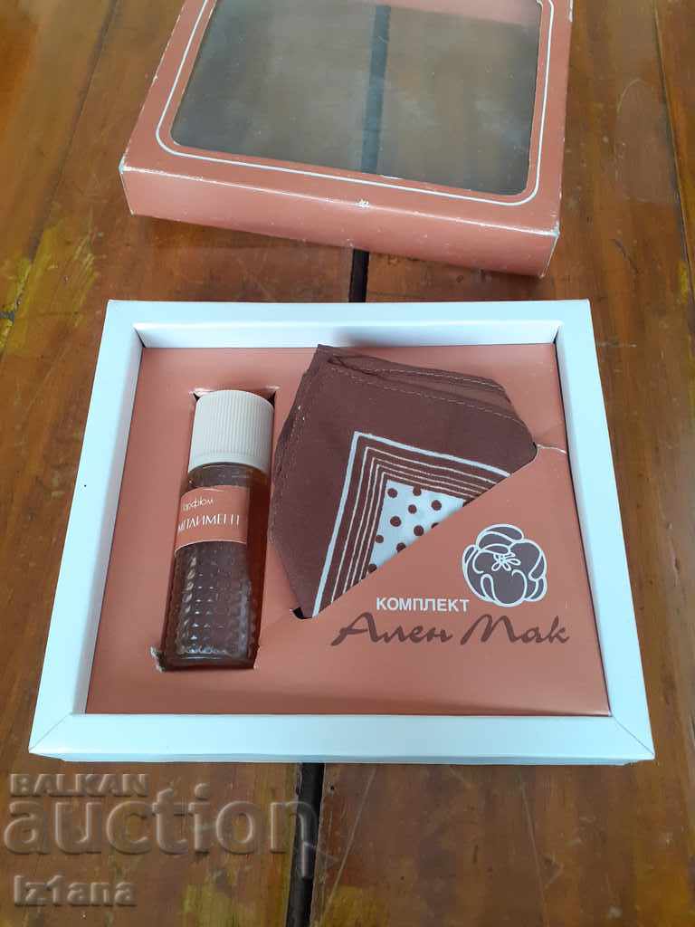 Set vechi de Alain Mack, Complement de parfum cu preț 60.00 BGN | € 30.68