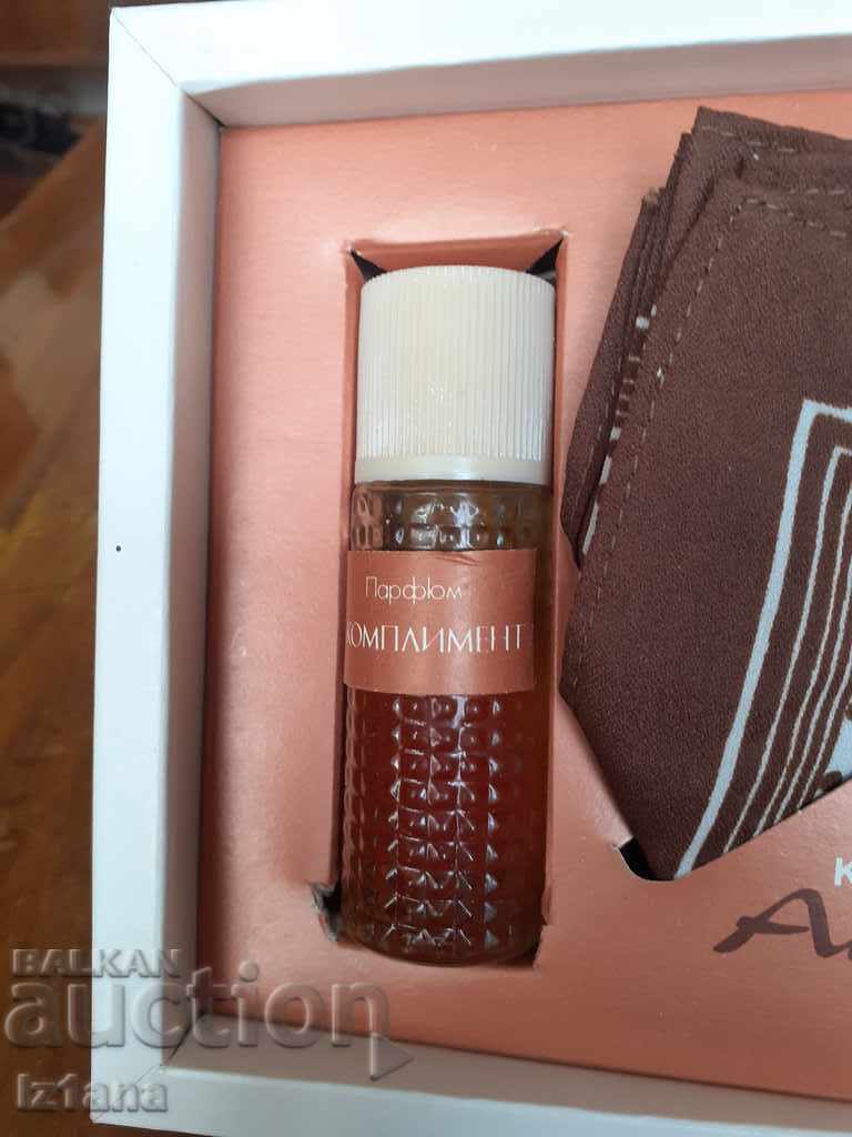Livrarea Set vechi de Alain Mack, Complement de parfum