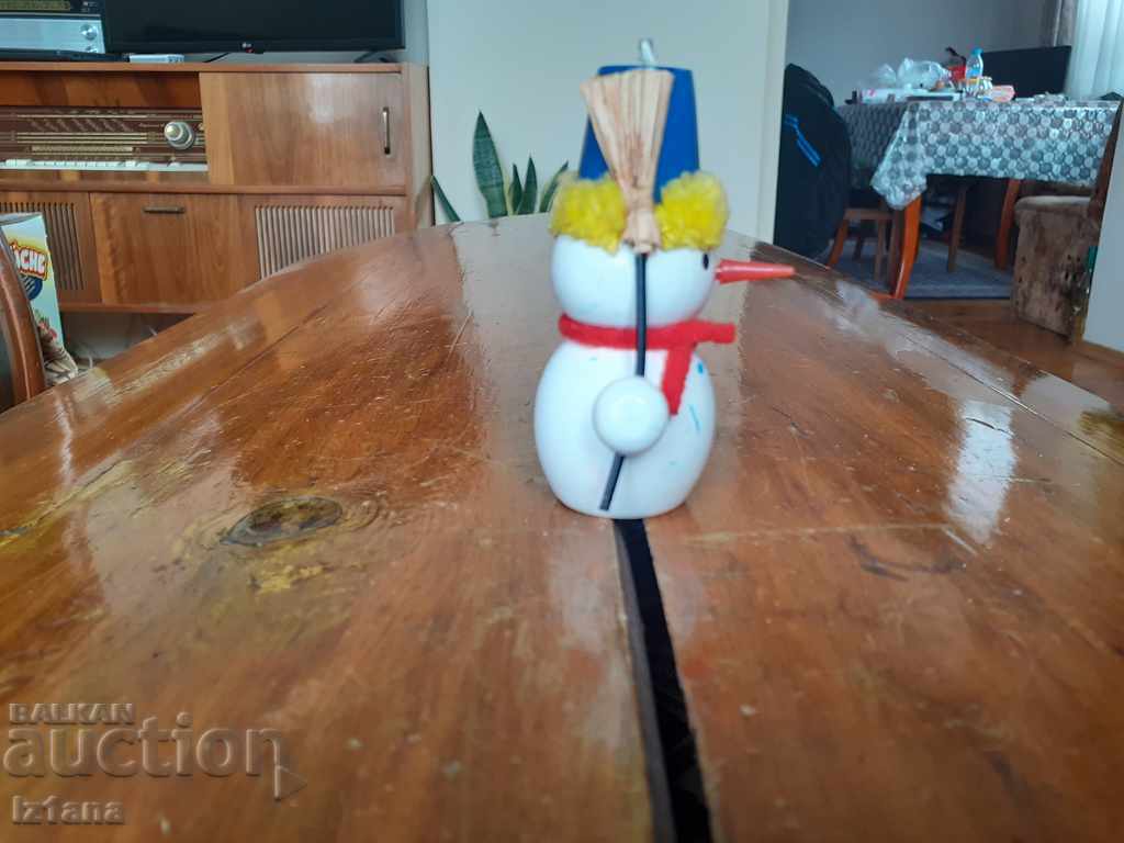 Delivery of Old souvenir, Snowman figurine