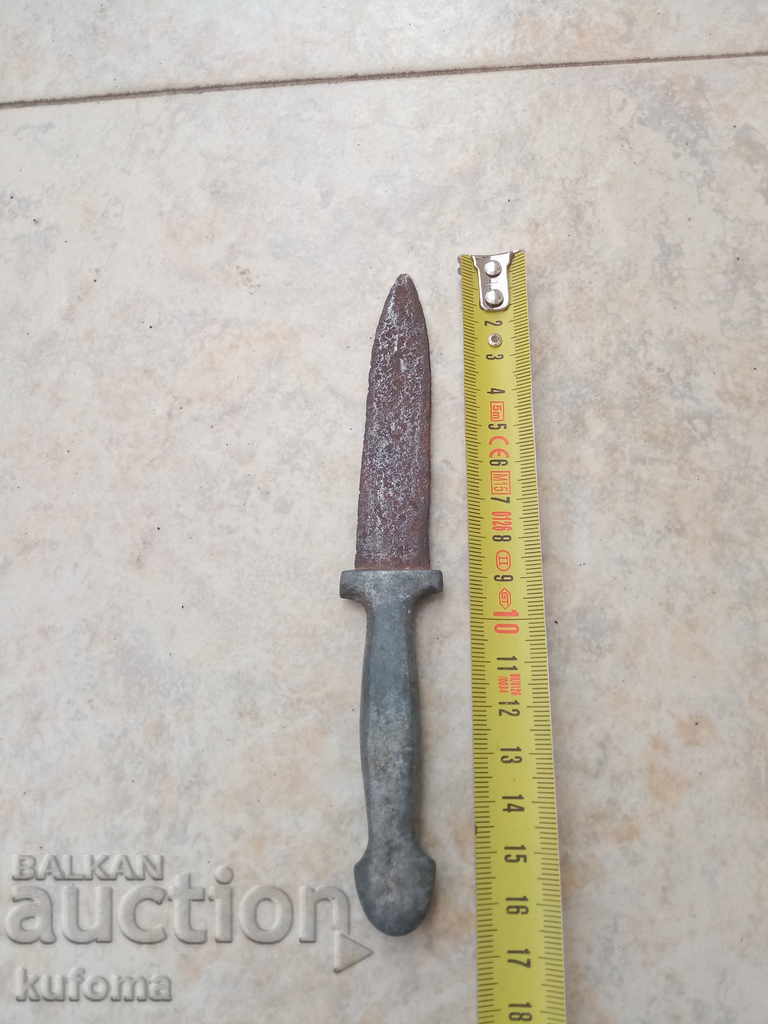 An old little dagger with price 9.99 BGN | € 5.11 An old little dagger with price 9.99 BGN | € 5.11