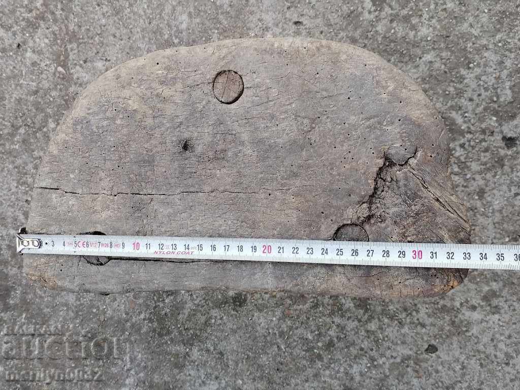 Δημοπρασία Παλιό τρίποδο σκαμπό, καρέκλα, ξύλινο, πρωτόγονο Δημοπρασία Παλιό τρίποδο σκαμπό, καρέκλα, ξύλινο, πρωτόγονο