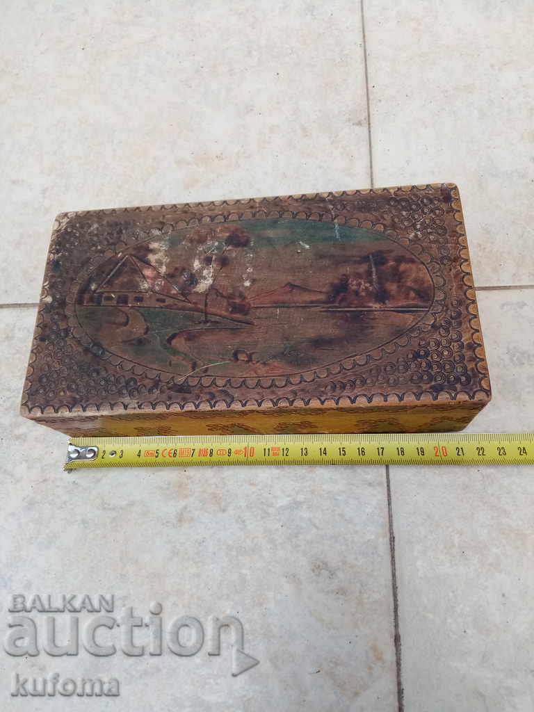 Παλιό ξύλινο κουτί με τιμή € 5.10 | 9.97 BGN