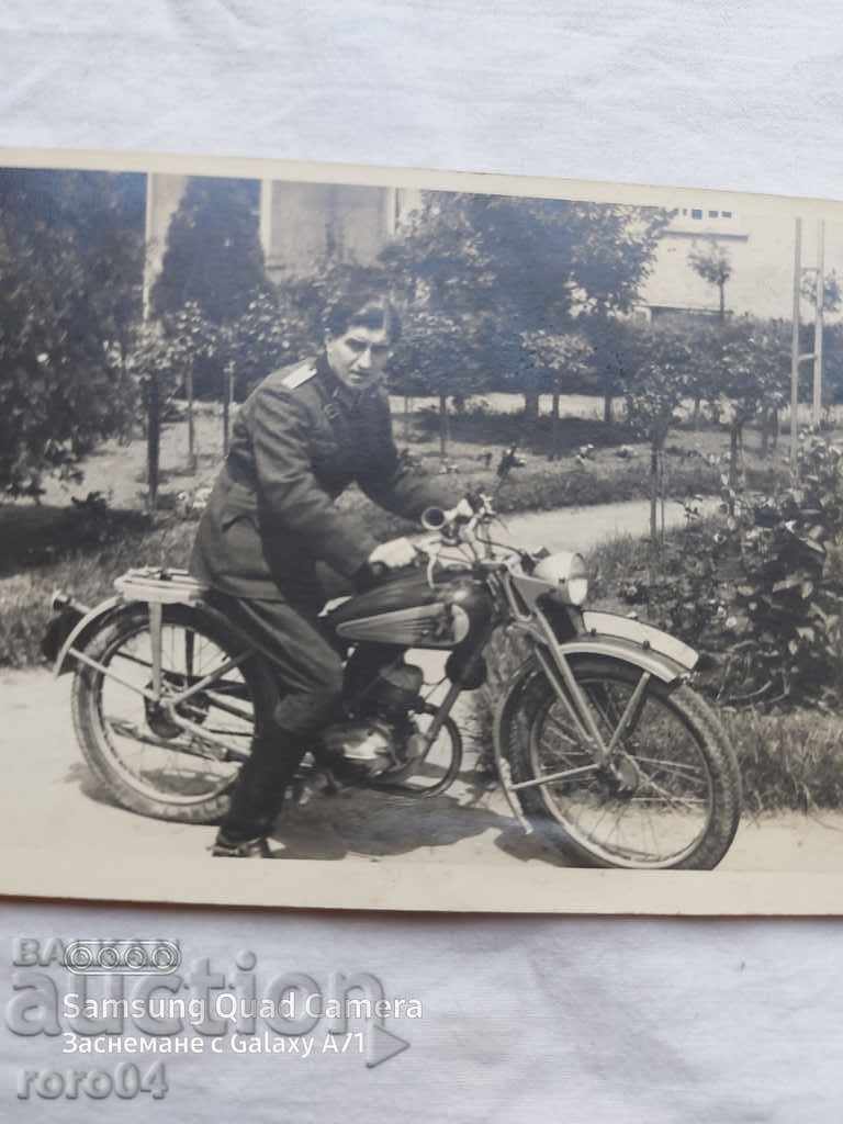 Livrarea OFICIAR BULGAR - MOTOR - WW II
