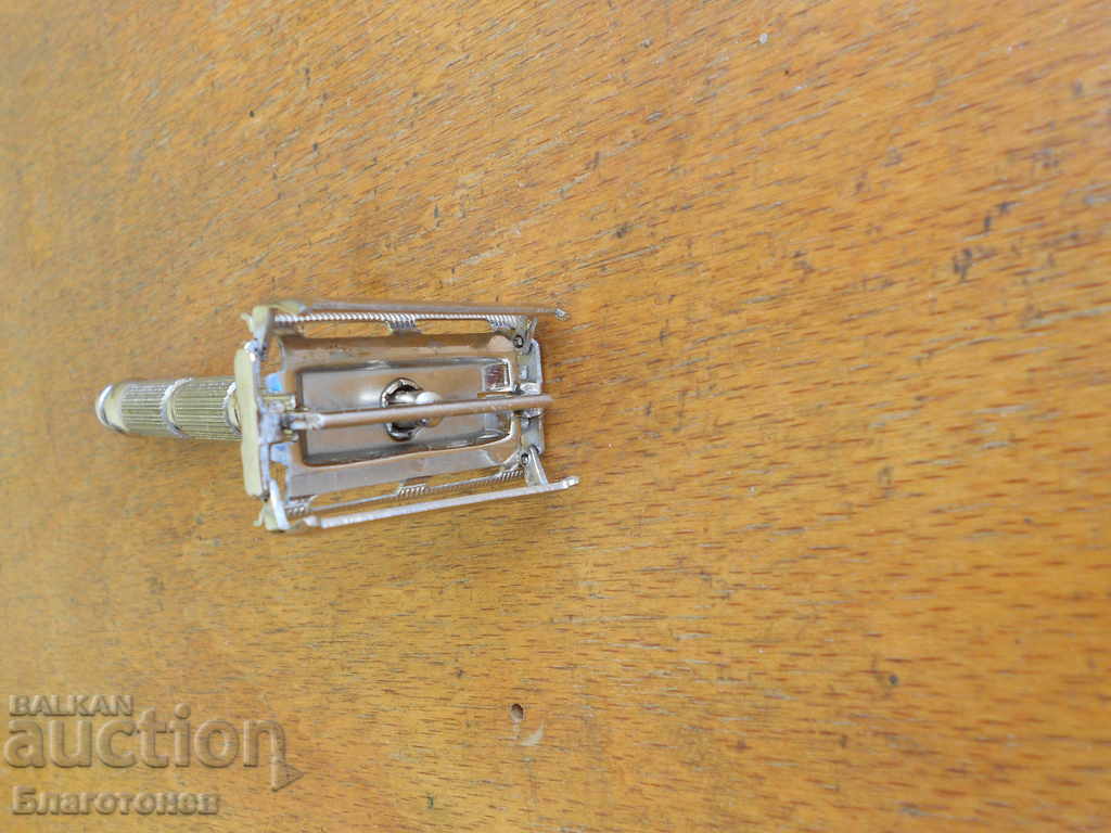 Delivery of CORONATION razor Delivery of CORONATION razor