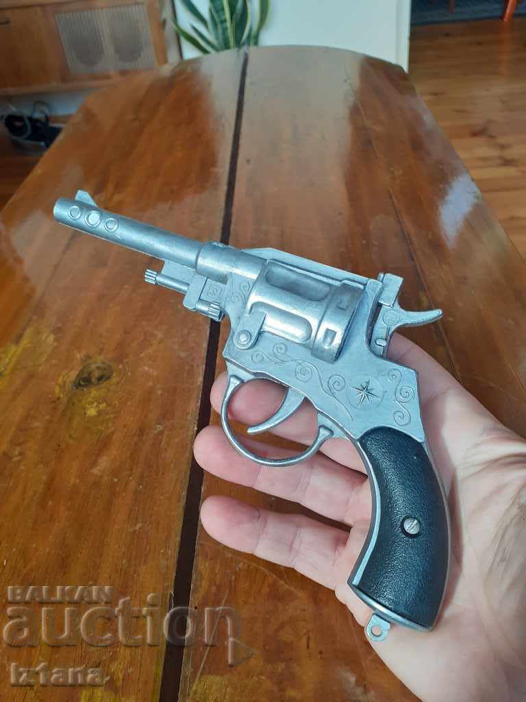 Old children's metal pistol with price 35.00 BGN | € 17.90 Old children's metal pistol with price 35.00 BGN | € 17.90