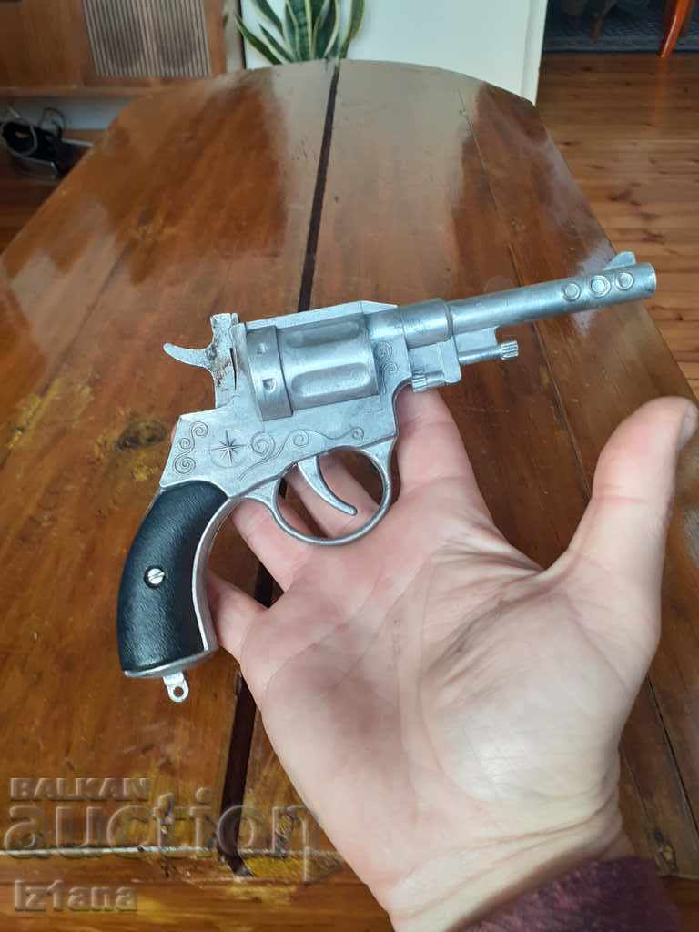 Auction Old children's metal pistol Auction Old children's metal pistol