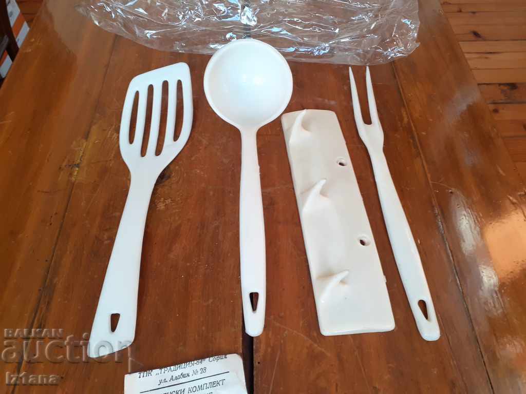 Delivery of Old kitchen set for serving Delivery of Old kitchen set for serving