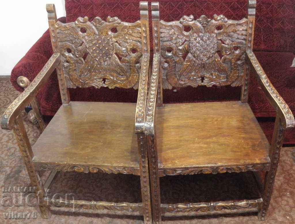 Δύο ρετρό τραπέζια με ξυλόγλυπτα με τιμή € 499.99 | 977.90 BGN