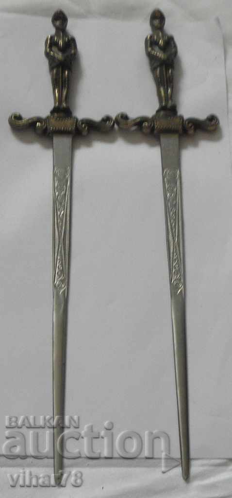 Auction LOT OF TWO LETTER KNIFE Auction LOT OF TWO LETTER KNIFE