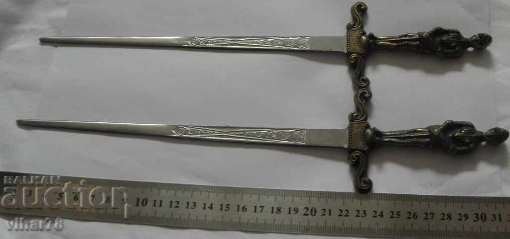Delivery of LOT OF TWO LETTER KNIFE Delivery of LOT OF TWO LETTER KNIFE