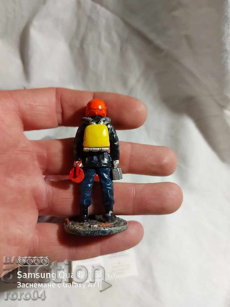 FIREFIGHTER - TIN - FRANCE - 1978 - NEW with price 10.00 BGN | € 5.11 FIREFIGHTER - TIN - FRANCE - 1978 - NEW with price 10.00 BGN | € 5.11