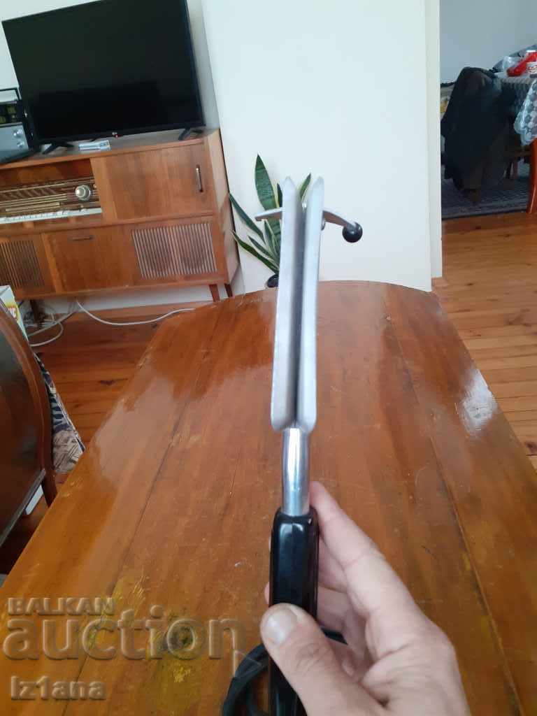 Auction  Old iron, trouser press