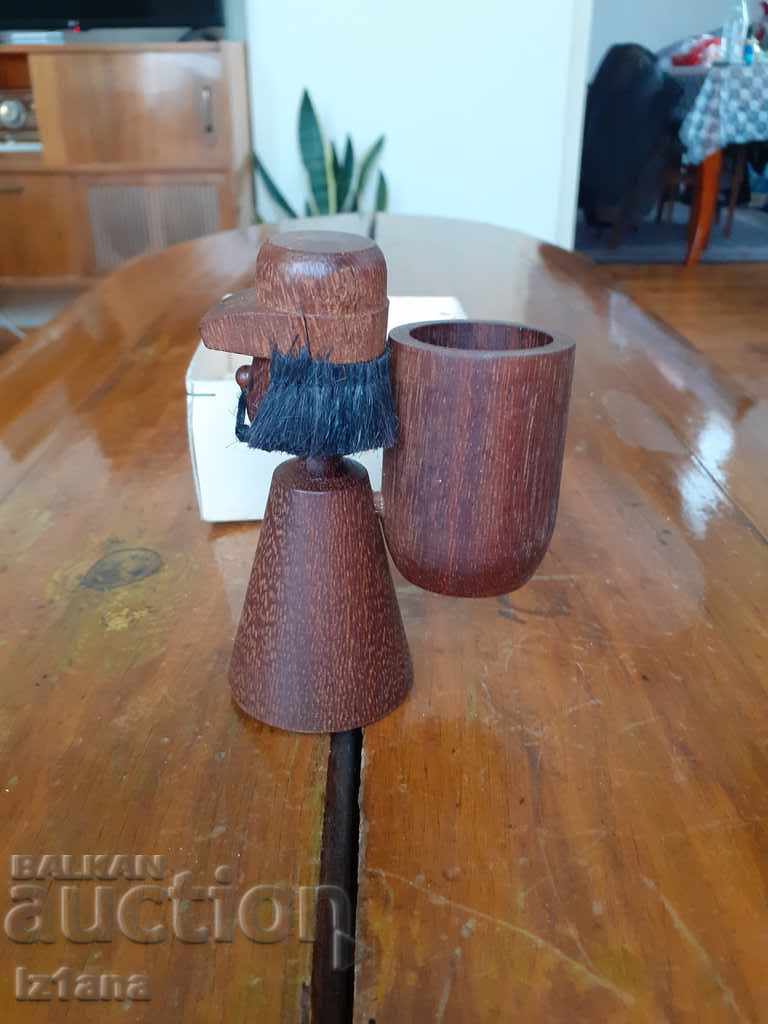 Delivery of Old wooden figurine Delivery of Old wooden figurine