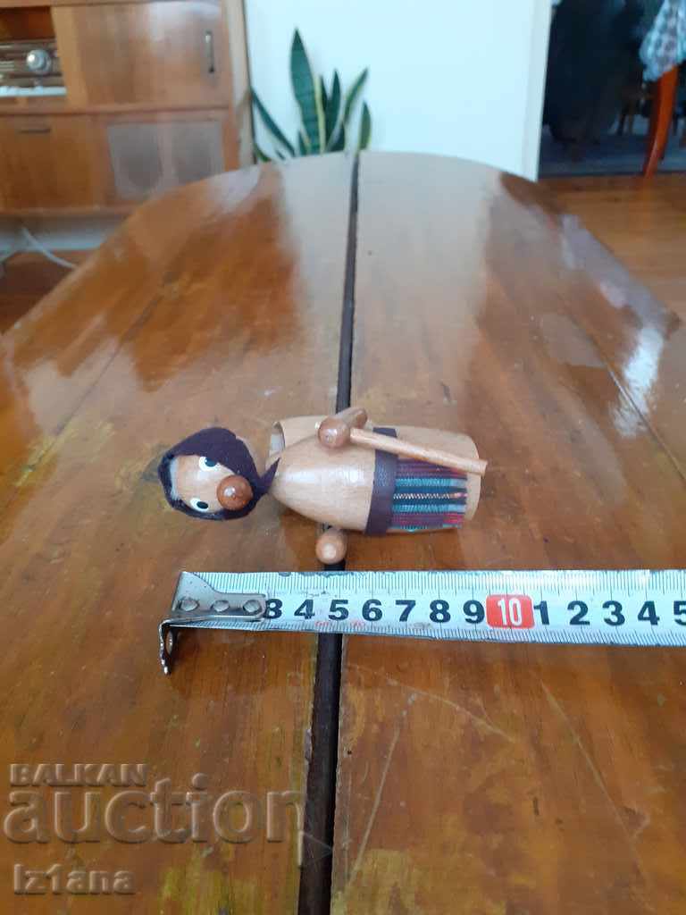 Delivery of Old wooden figurine Delivery of Old wooden figurine