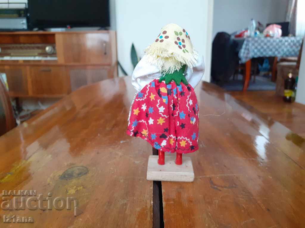 Auction  An old folk figurine, a souvenir